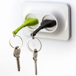 DF2016152 Qualy. Двойной брелок+держатель для ключа unplug черный
