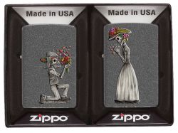 GS184061987 Zippo. Набор ZIPPO Влюбленные зомби из двух зажигалок с покрытием Iron Stone™, серые, матовые