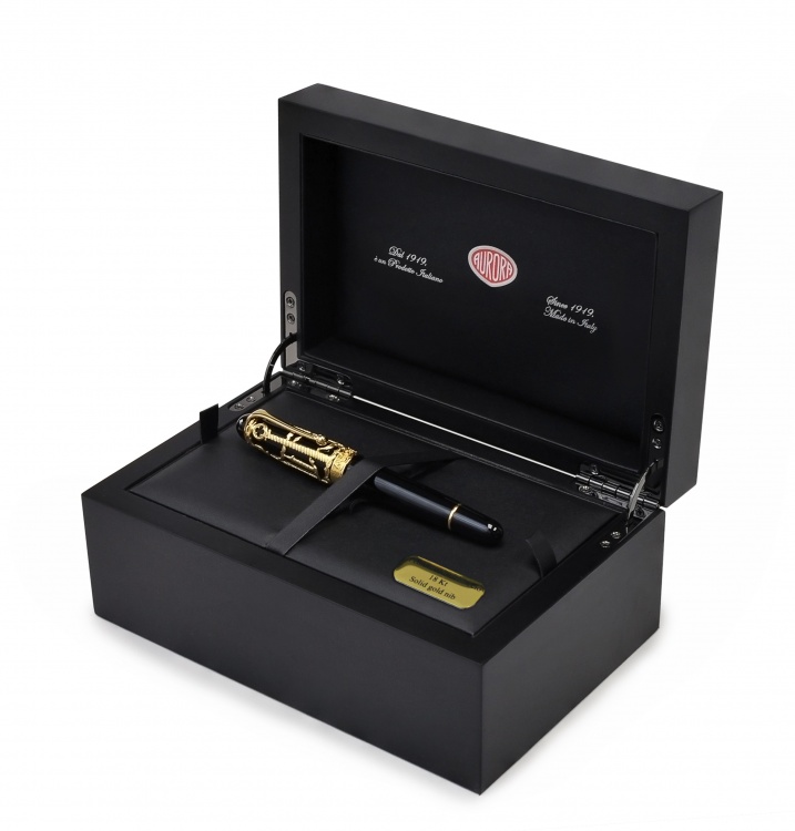 Перьевая ручка Aurora Venezia black GT , перо - М, в подарочной коробке