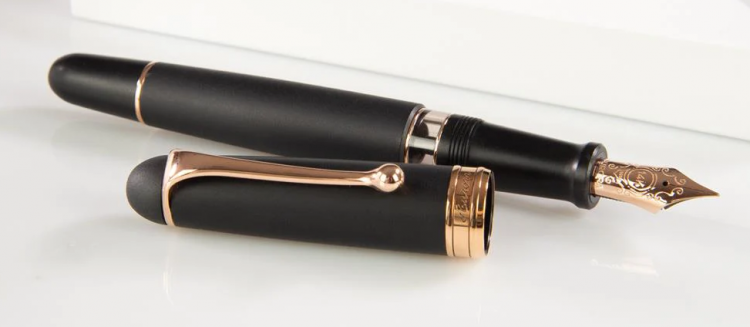 Перьевая ручка Aurora Ottantotto, black GT , перо - М, в подарочной коробке