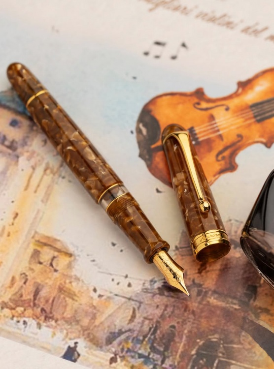 Перьевая ручка Aurora Secret Journey Cremona GT, перо - F, в подарочной коробке