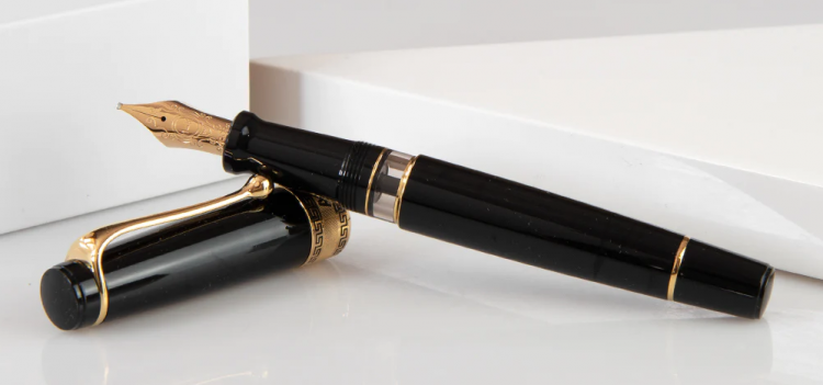 Перьевая ручка Aurora Optima Resina black GT , перо - F, в подарочной коробке