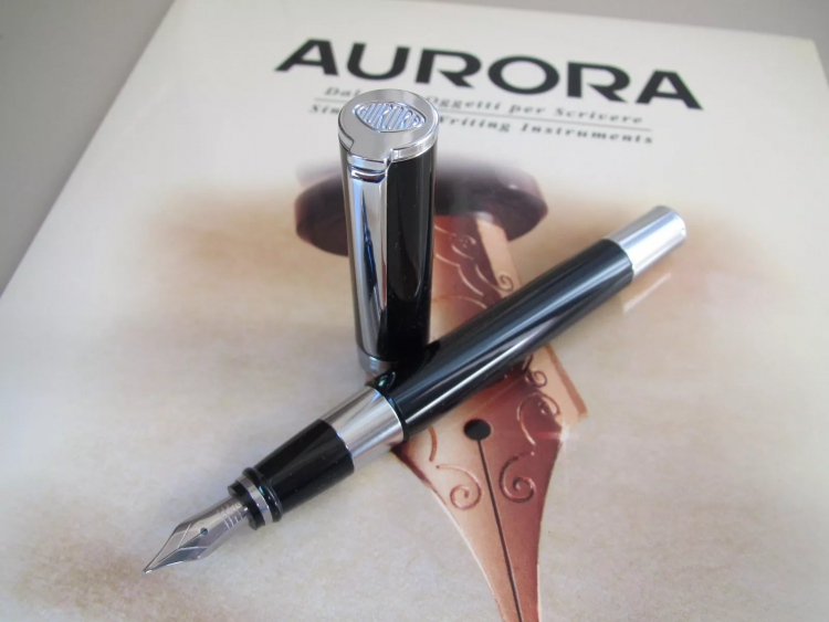 Перьевая ручка Aurora TU Resin Black CT, перо - F, в подарочной коробке