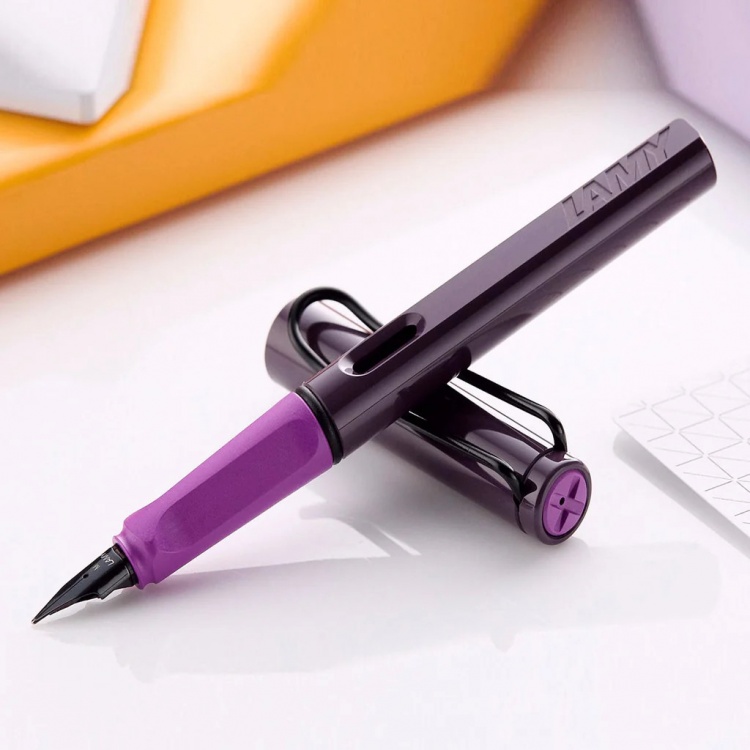 Ручка Lamy перьевая 0D8 safari, Violet blackberry, перо M