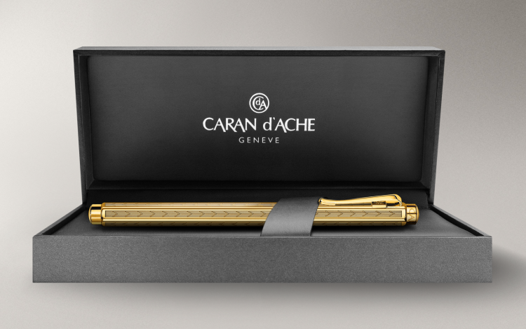 Ручка перьевая Carandache Ecridor Chevron gilded  F сталь позолоченная подар.кор.