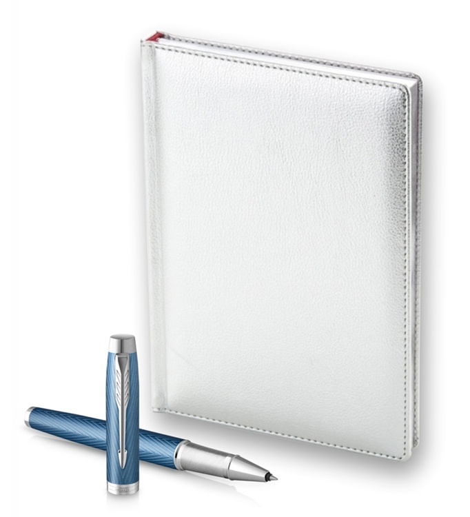 Подарочный набор: Ручка роллер Parker IM Premium T318 Blue Grey CT, цвет чернил черный и  ежедневник серебристого цвета