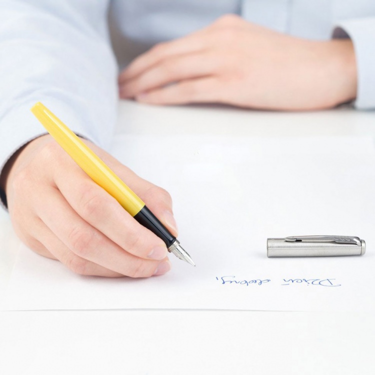 Перьевая ручка Parker Jotter, цвет ORIGINALS Yellow CT, цвет чернил синий/черный, толщина линии M, в подарочной коробке