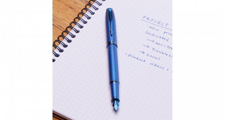 Перьевая ручка Parker IM Monochrome Blue, перо:F, цвет чернил: blue, в подарочной упаковке.