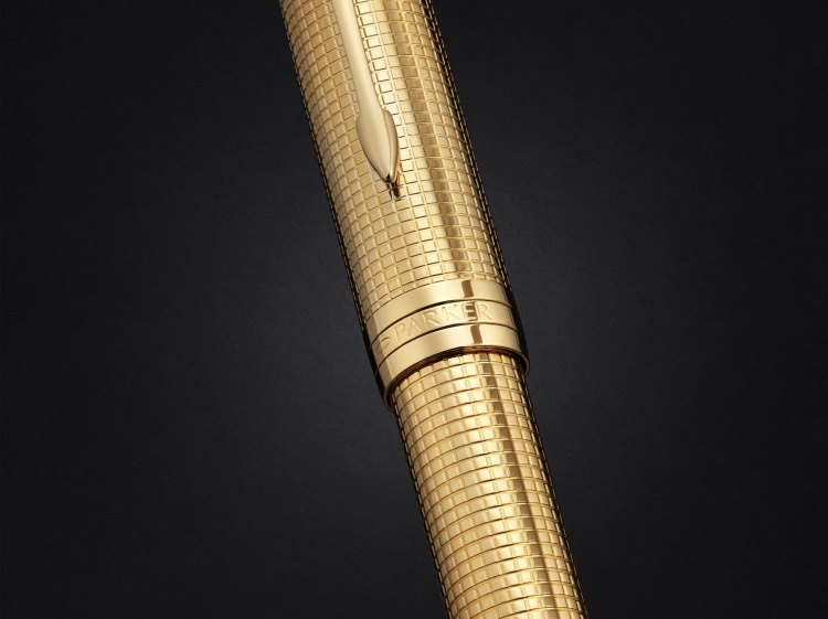 Ручка роллер Parker Sonnet Royal SE Cisel&eacute; Golden , стержень: M, цвет чернил: black, в подарочной упаковке