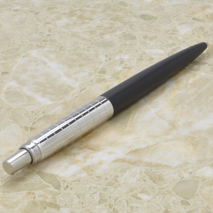Шариковая ручка Parker Jotter Premium K172, цвет: Satin Black SS Chiseled , стержень: Mblue