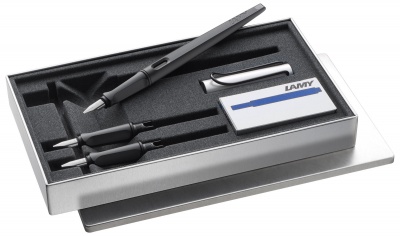 LM210511055 Lamy Joy. Подарочный набор Lamy ручка перьевая joy 011+зап перья+картр, Черно-серебристый, 1,1 mm, 1,5 mm, 1,9 mm