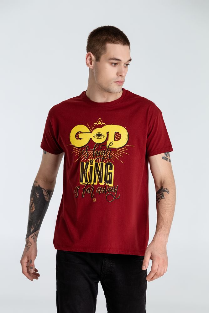 PS240823770 Author&#39;s Захар Ящин. Футболка A God is High, гранатово-красная