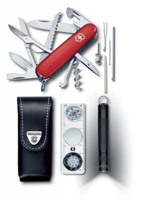 VX5S-MLT3 Victorinox Traveller. Набор VICTORINOX Traveller Set: нож Huntsman, фонарь Maglite, чехол, линейка, термометр, уровень