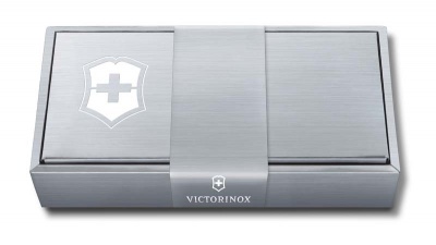 GR1711131259 Victorinox Аксессуары. Подарочная коробка VICTORINOX для ножей 84-91 мм толщиной до 5 уровней, картонная, серебристая