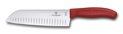 GR1711131070 Victorinox SwissClassic. Нож сантоку VICTORINOX SwissClassic, рифлёное лезвие 17 см, красный, в подарочной коробке