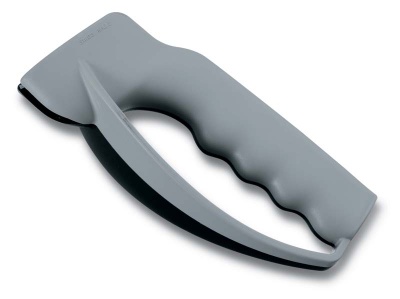 GR1711131529 Victorinox Точилка для кухонных ножей. Точилка VICTORINOX для кухонных ножей с прямой и волнистой кромкой, 135x35x65 мм