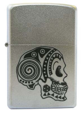 GR171113624 Zippo Зажигалки шиpокие. Зажигалка ZIPPO Tattoo Skull, с покрытием Satin Chrome™, латунь/сталь, серебристая, 38x13x57 мм