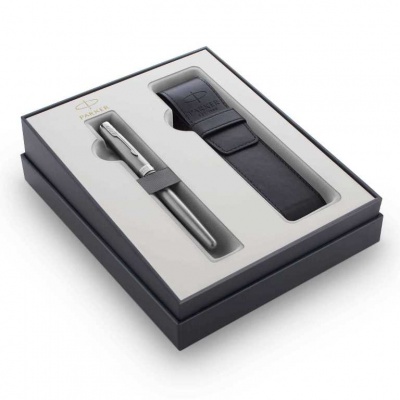 PR50FS-SLR1CT Parker Sonnet. Подарочный набор Parker Sonnet с перьевой ручкой и чехлом Stainless Steel CT, перо: M , цвет чернил: black, в подарочной упаковке